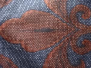 アンティーク　唐草模様織出し本場泥大島紬着物（5マルキ）